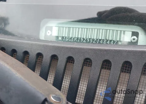 2005 Chevrolet Silverado 1500 Z71 z USA, uszkodzony, nr VIN 1GCEK19Z95Z148447